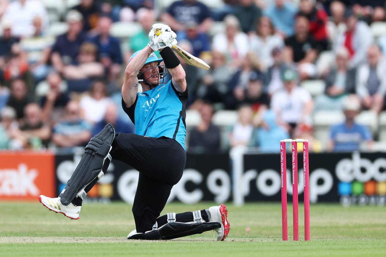 Adam Hose gets into an unconventional position, Worcestershire vs Yorkshire, Men's T20 Blast, New Road, June 1, 2025