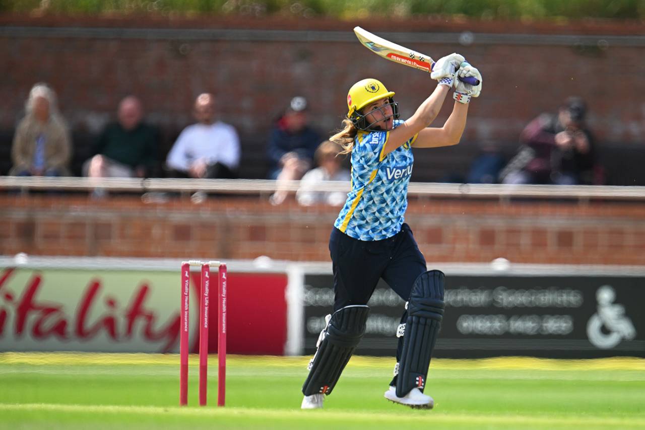 Meg Austin goes down the ground, Surrey vs Warwickshire, Women's T20 County Cup semi-final, Taunton, May 26, 2025