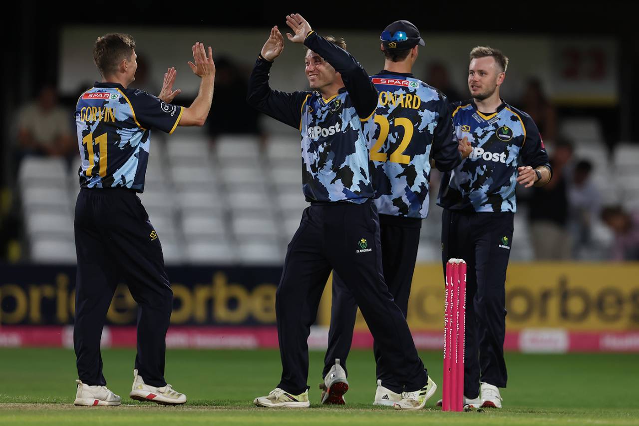 Andy Gorvin and Colin Ingram exchange high fives, Essex vs Glamorgan, Men's T20 Blast, Chelmsford, June 12, 2025