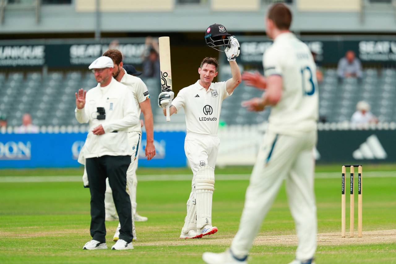 Cameron Bancroft acknowledges his hundred, Gloucestershire vs Derbyshire, County Championship, Bristol, June 24, 2025