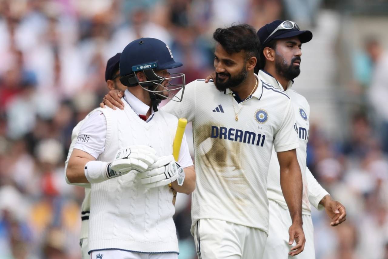 Akash Deep put his arms around Ben Duckett's shoulder after dismissing him, England vs India, 5th Test, 2nd day, The Oval, August 1, 2025