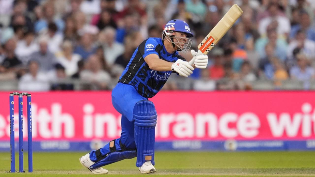 David Warner looks to get forward, Manchester Originals vs London Spirit, Emirates Old Trafford, men's Hundred, August 11, 2025