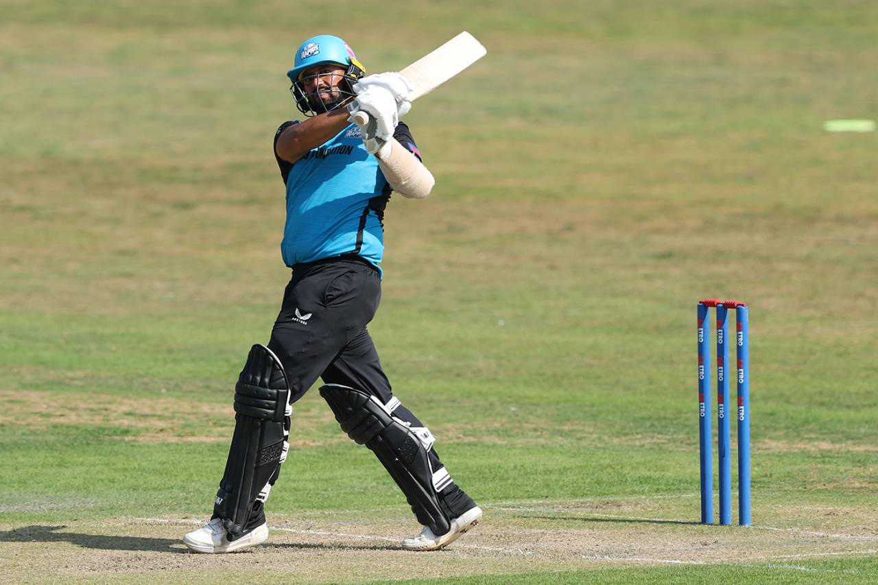 Brett D'Oliveira picks one up over the leg side, Worcestershire vs Hampshire, New Road, Metro Bank Cup, August 13, 2025