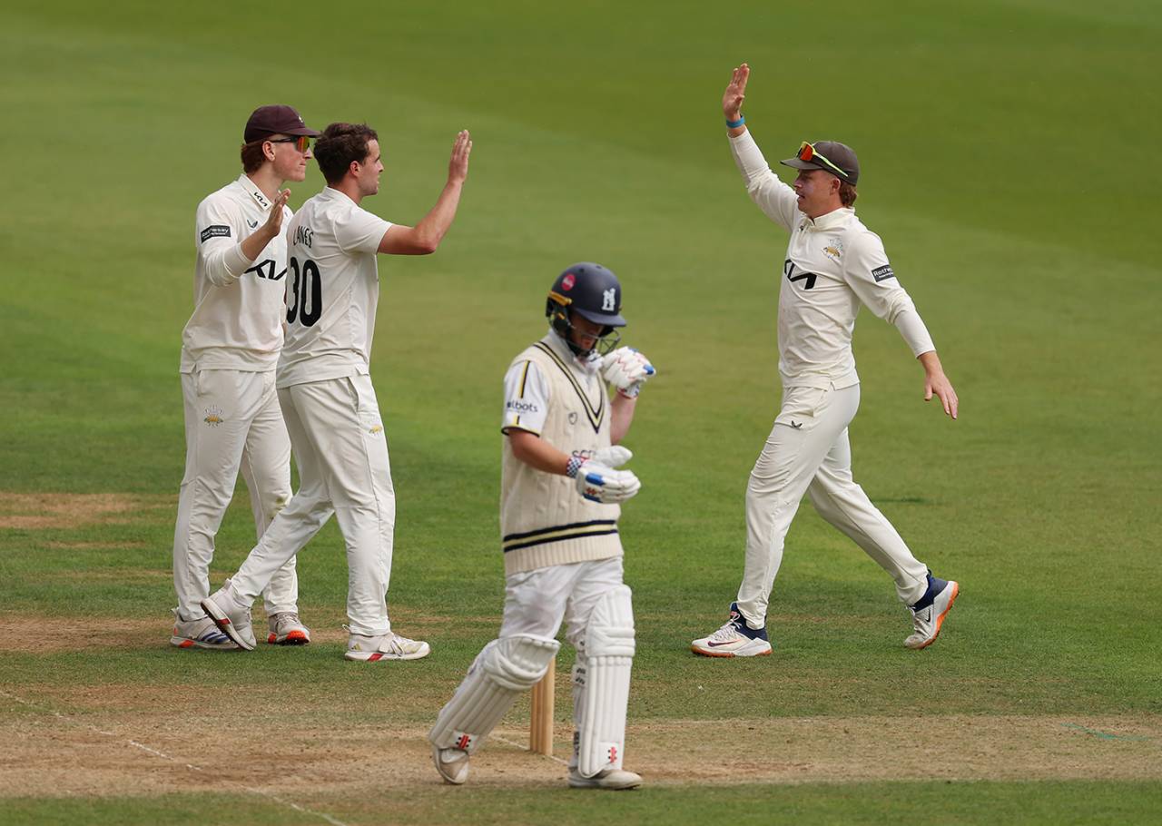 Tom Lawes picked up his fifth wicket of the match by dismissing Alex Davies, Surrey vs Warwickshire, County Championship, The Oval, September 11, 2025
