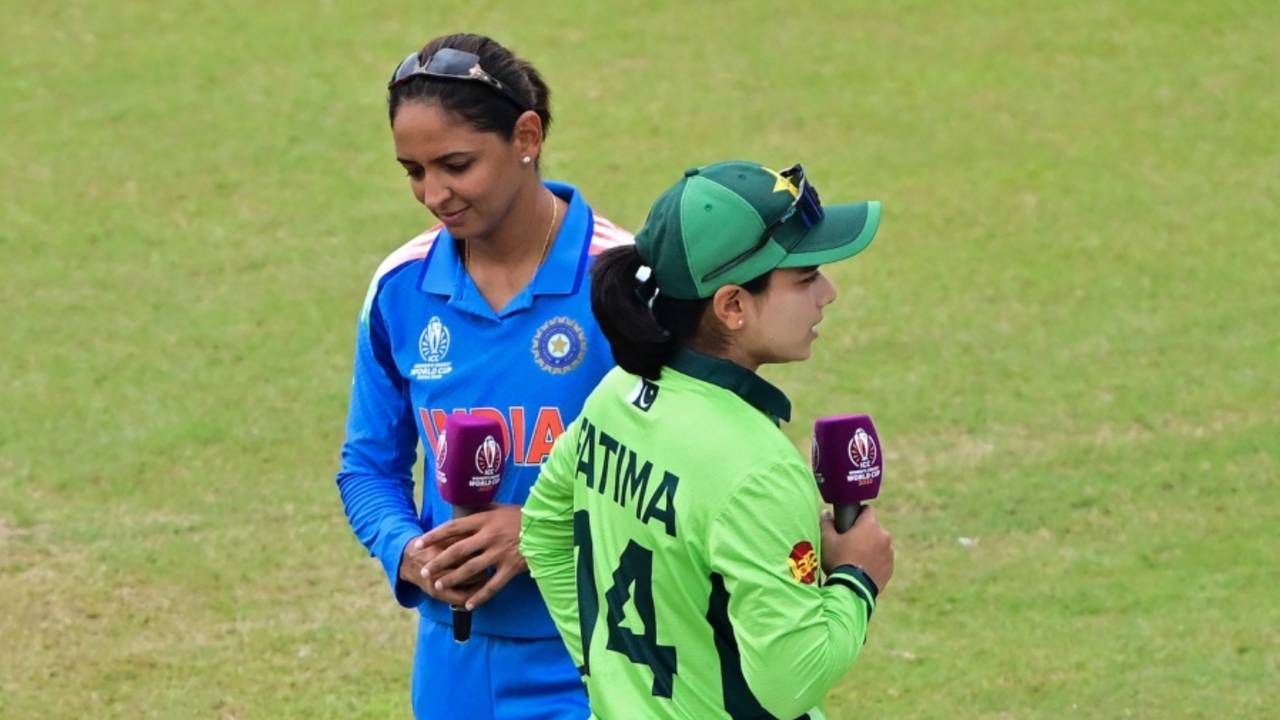 Harmanpreet Kaur and Fatima Sana at the toss, India vs Pakistan, Women's ODI World Cup, Colombo, October 5, 2025