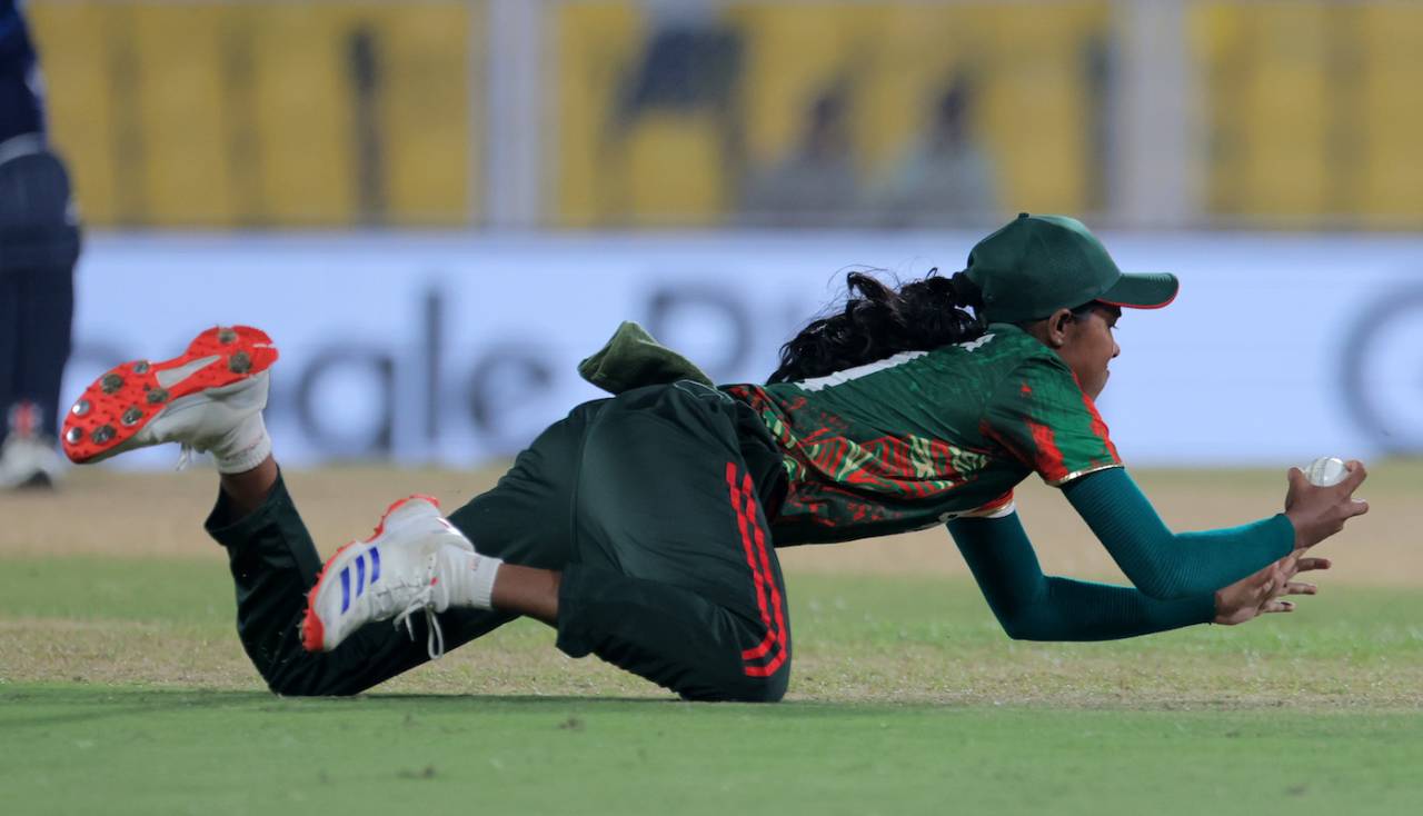 Shorna Akter's low catch off Heather Knight in the 15th over wasn't deemed good enough due to 'inconclusive evidence', Bangladesh vs England, Women's ODI World Cup, Guwahati, October 7, 2025