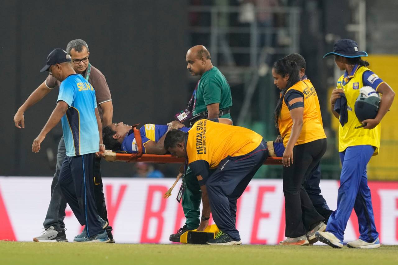 Chamari Athapaththu was stretchered off early in the innings, England vs Sri Lanka, Women's ODI World Cup, Colombo, October 11, 2025