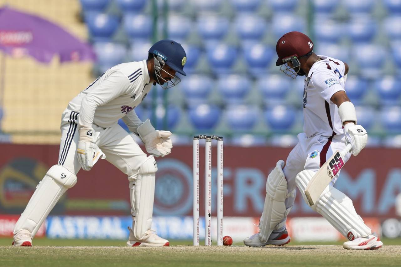 Matter of millimetres... Kuldeep Yadav got very close to ending Shai Hope's innings, India vs West Indies, 2nd Test, Delhi, 4th Day, October 13, 2025