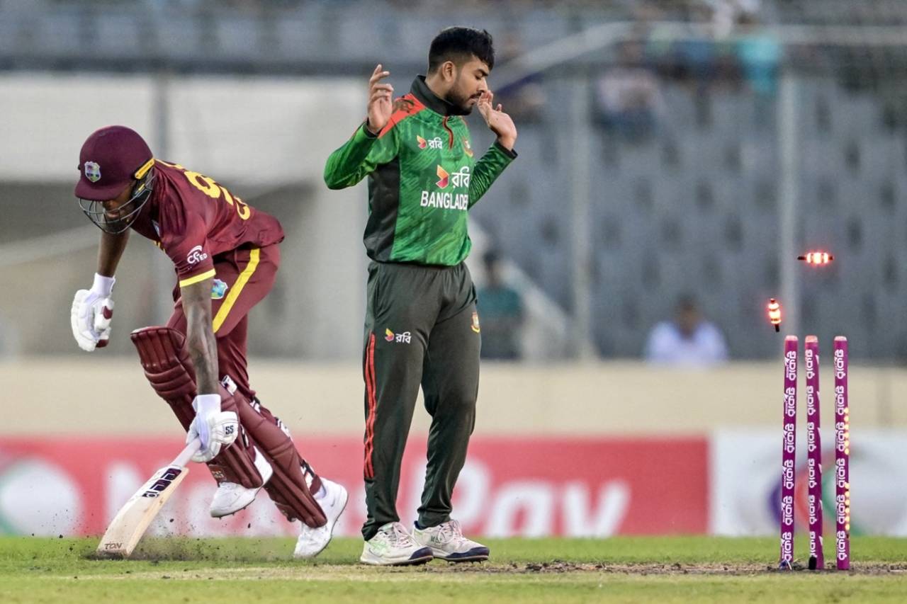 Keacy Carty stretches to make his ground, Bangladesh vs West Indies, 2nd ODI, Mirpur, October 21, 2025
