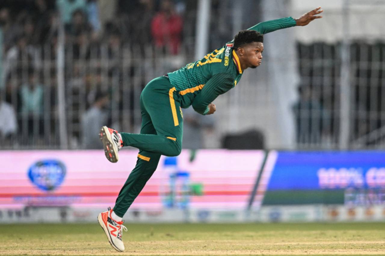 Nqabayomzi Peter bowled a tight spell, Pakistan vs South Africa, 2nd ODI, Rawalpindi, November 6, 2025
