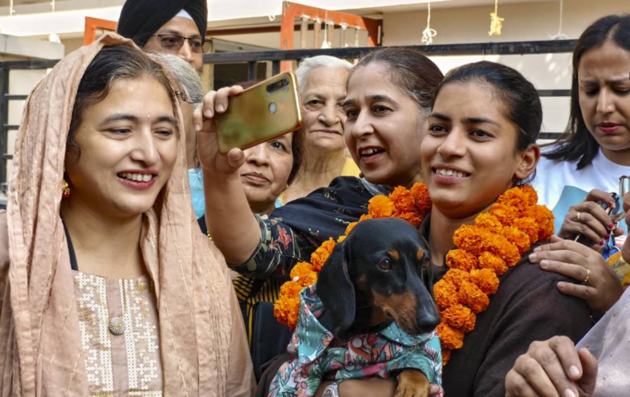 World Cup winner Amanjot Kaur (and her canine friend) get a warm reception in her hometown, Mohali, November 7, 2025