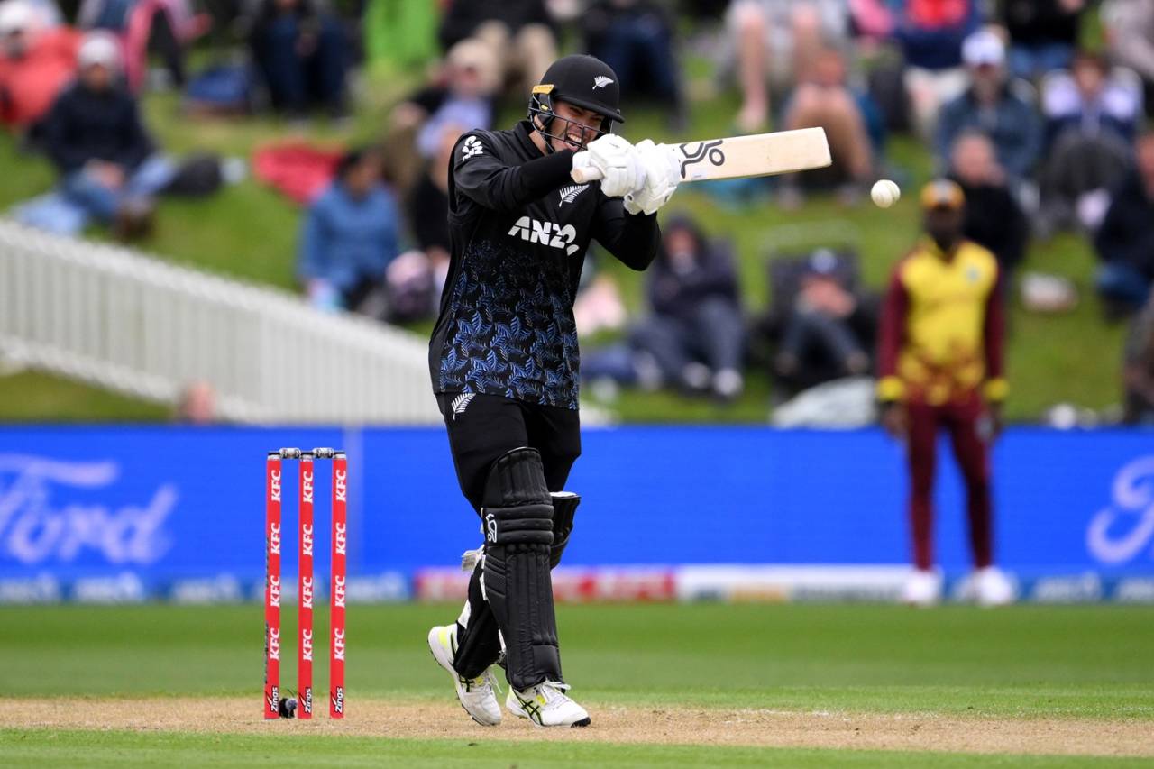 The eyes and the grunt give an idea of where Mark Chapman wants the ball to go, New Zealand vs West Indies, 5th T20I, Dunedin, November 13, 2025