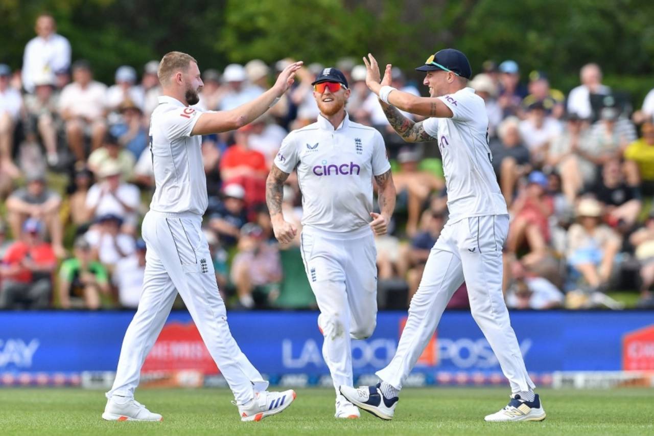 Gus Atkinson, Ben Stokes and Brydon Carse celebrate Kane Williamson's dismissal, New Zealand vs England, 1st Men's Test, Day 1, Christchurch, November 28, 2024
