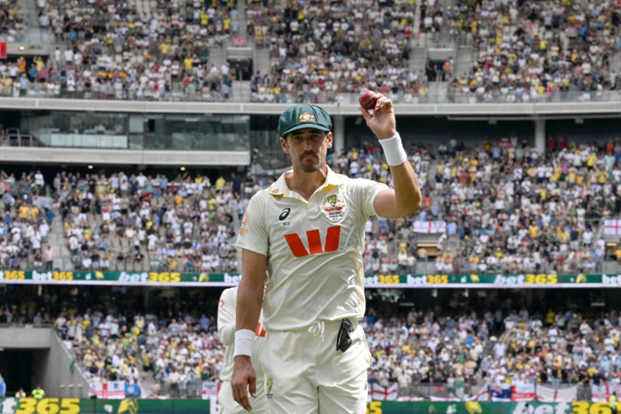 Mitchell Starc acknowledges his career-best seven-for, Australia vs England, 1st Test, The Ashes, Perth Stadium, November 21, 2025