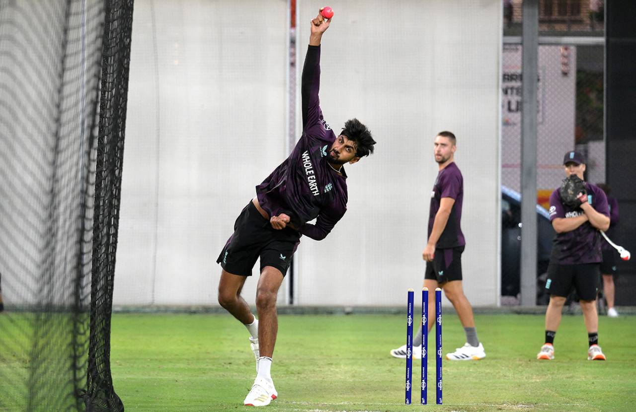 Shoaib Bashir and Will Jacks had a session bowling under lights, Brisbane, December 1, 2025