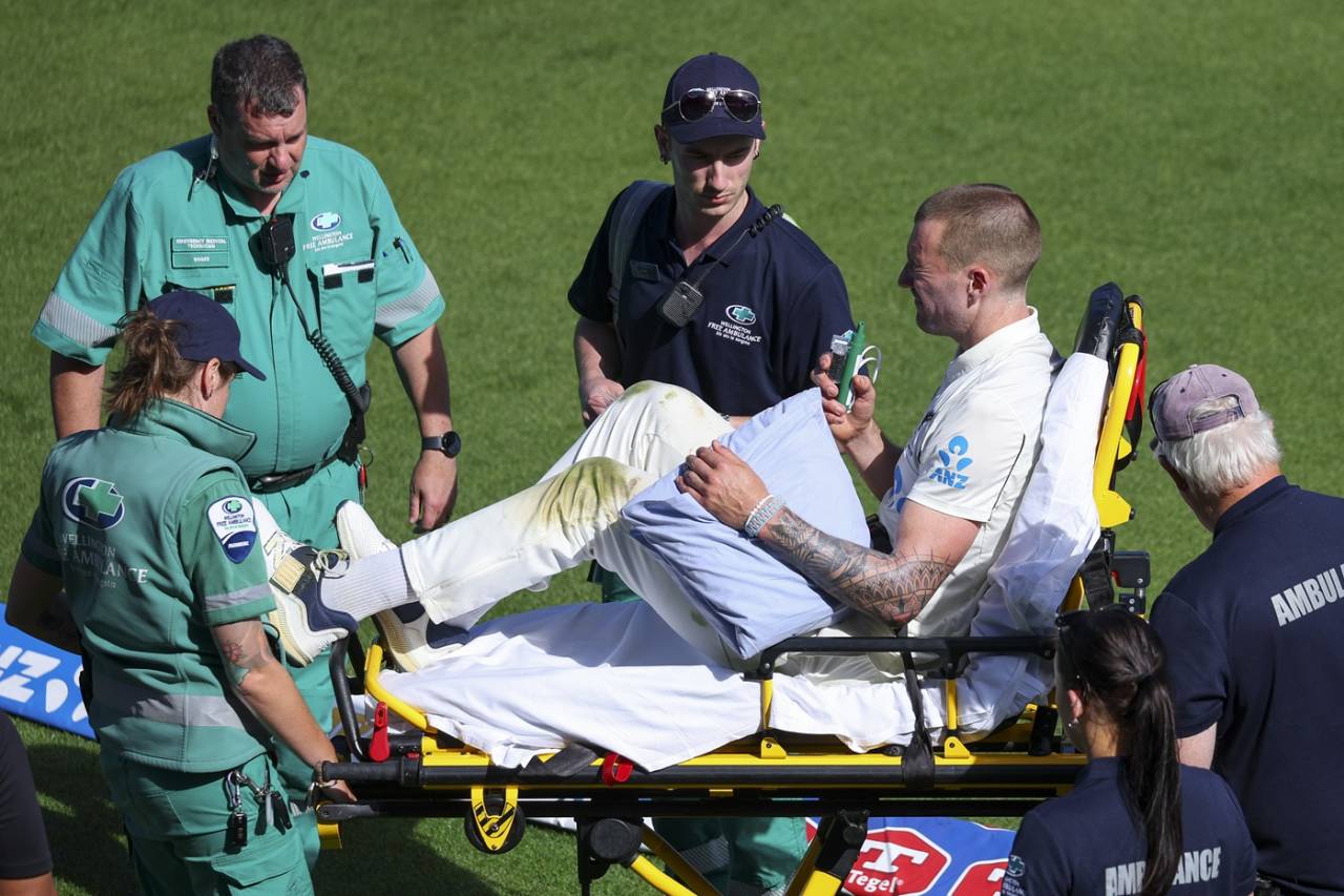 Blair Tickner had to be stretchered off after he hurt his shoulder, New Zealand vs West Indies, 2nd Test, Wellington, 1st day, December 10, 2025