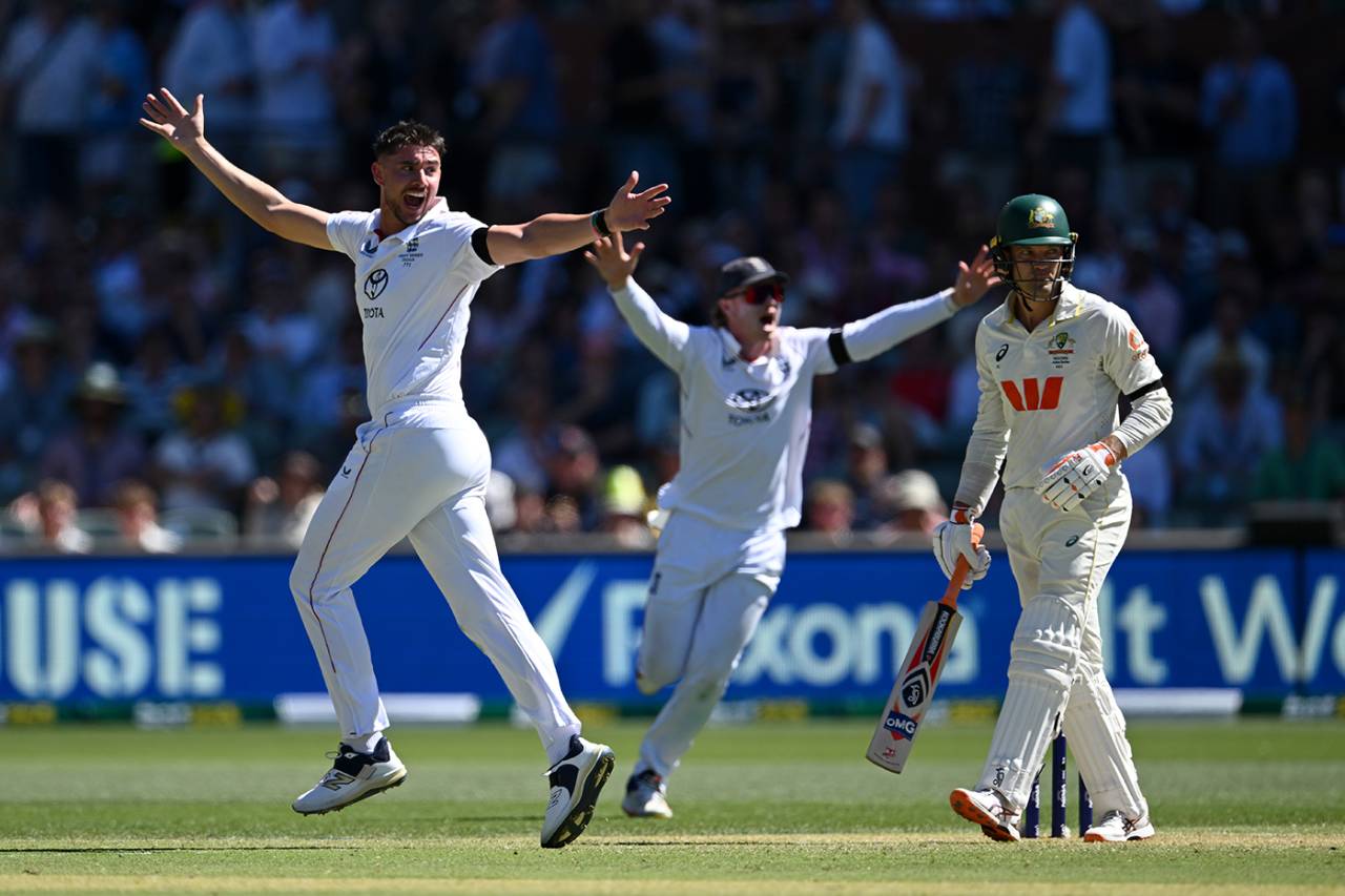 Josh Tongue and England appeal for the wicket of Alex Carey, Australia vs England, 3rd Test, Adelaide Oval, December 17, 2025
