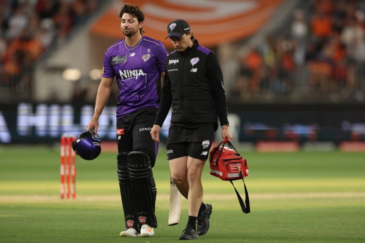 Worry for Hobart Hurricanes with Tim David retiring hurt with a hamstring issue, Perth Scorchers vs Hobart Hurricanes, BBL 2025-26, Perth, December 26, 2025