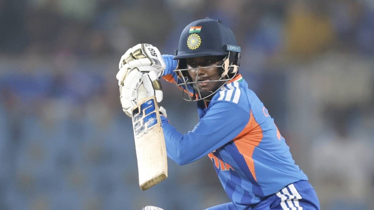 Gunalan Kamalini made 12 on debut, India vs Sri Lanka, 5th Women's T20I, Thiruvananthapuram, December 30, 2025