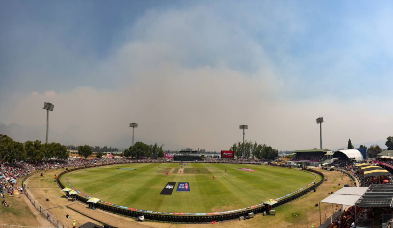 Haze drifts in from the mountain fire beyond Boland Park, Paarl Royals vs Pretoria Capitals, Paarl, January 10, 2026