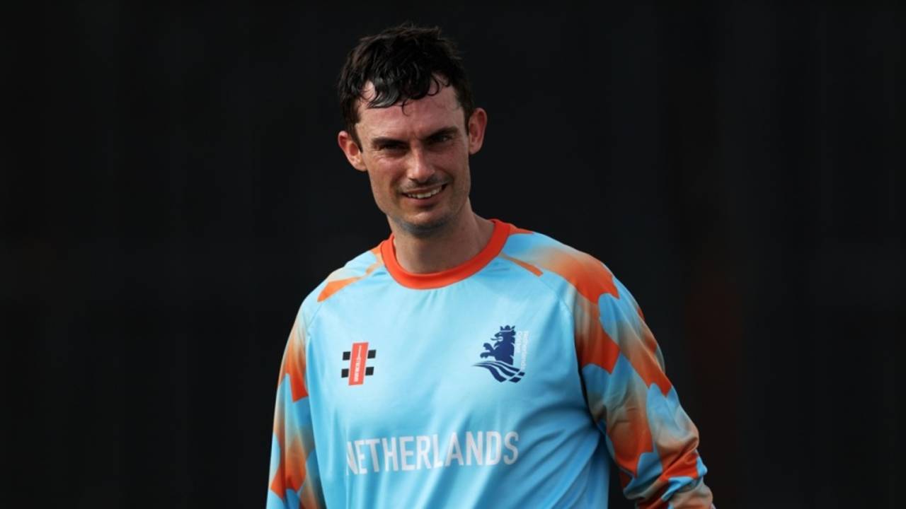 நெதர்லாந்து கேப்டன் ஸ்காட் எட்வர்ட்ஸ் பேட்டிங் அமர்வுக்குத் தயாராகிறார், டி20 உலகக் கோப்பை 2026, கொழும்பு, பிப்ரவரி 2, 2026.