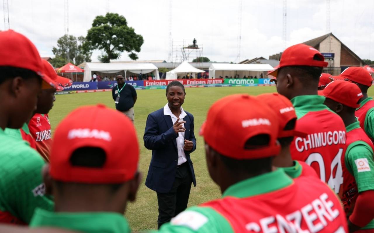 Tatenda Taibu talks to the Zimbabwe players before the match, Zimbabwe vs England, Under-19 World Cup, Harare, January 18, 2026
