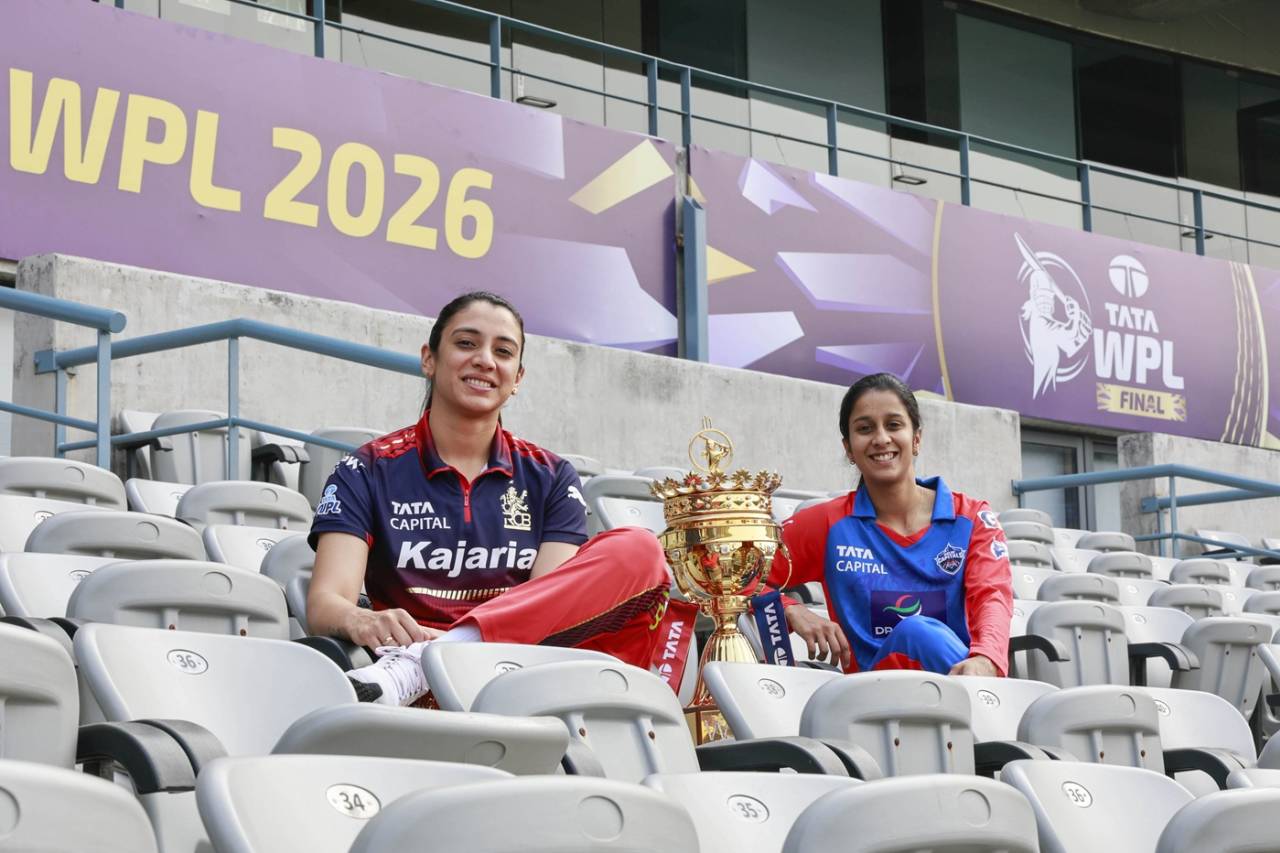 RCB captain Smriti Mandhana and DC captain Jemimah Rodrigues pose with the WPL trophy, Vadodara, February 4, 2026