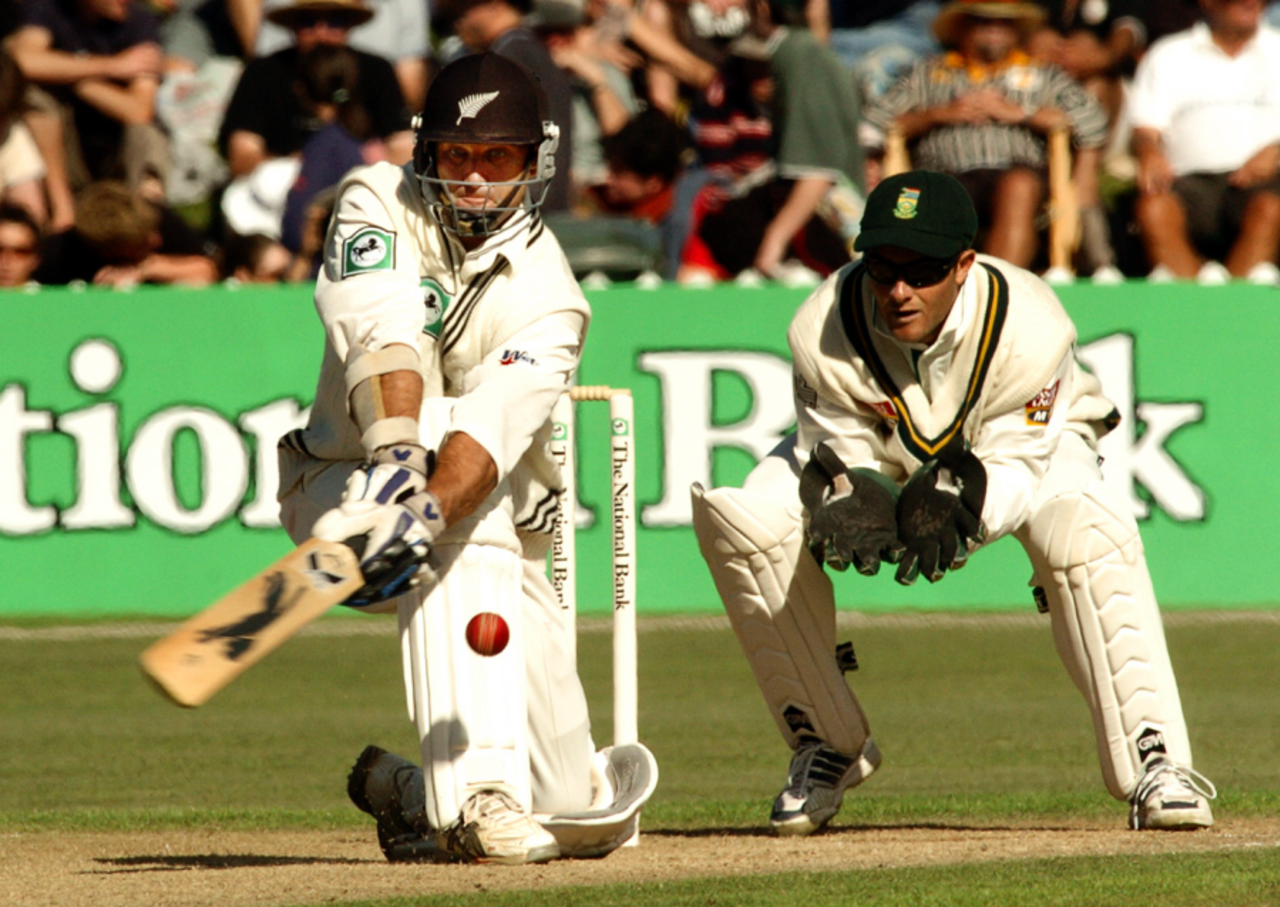 Mark Richardson sweeps, New Zealand v South Africa, 3rd Test, Wellington, 3rd day, March 28, 2004