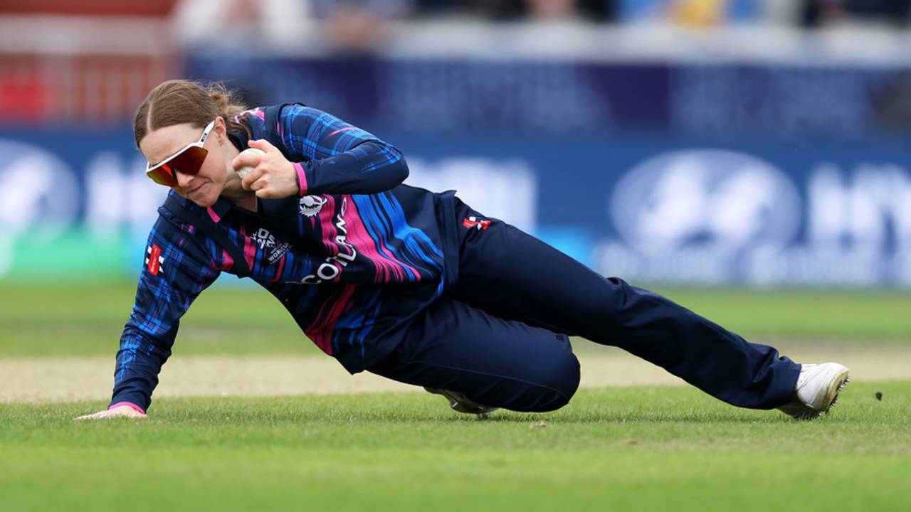 Kirstie Gordon took three wickets in an over to derail the chase, Ireland Women vs Scotland Women, Women's T20 World Cup 2026, Manchester, June 13, 2026