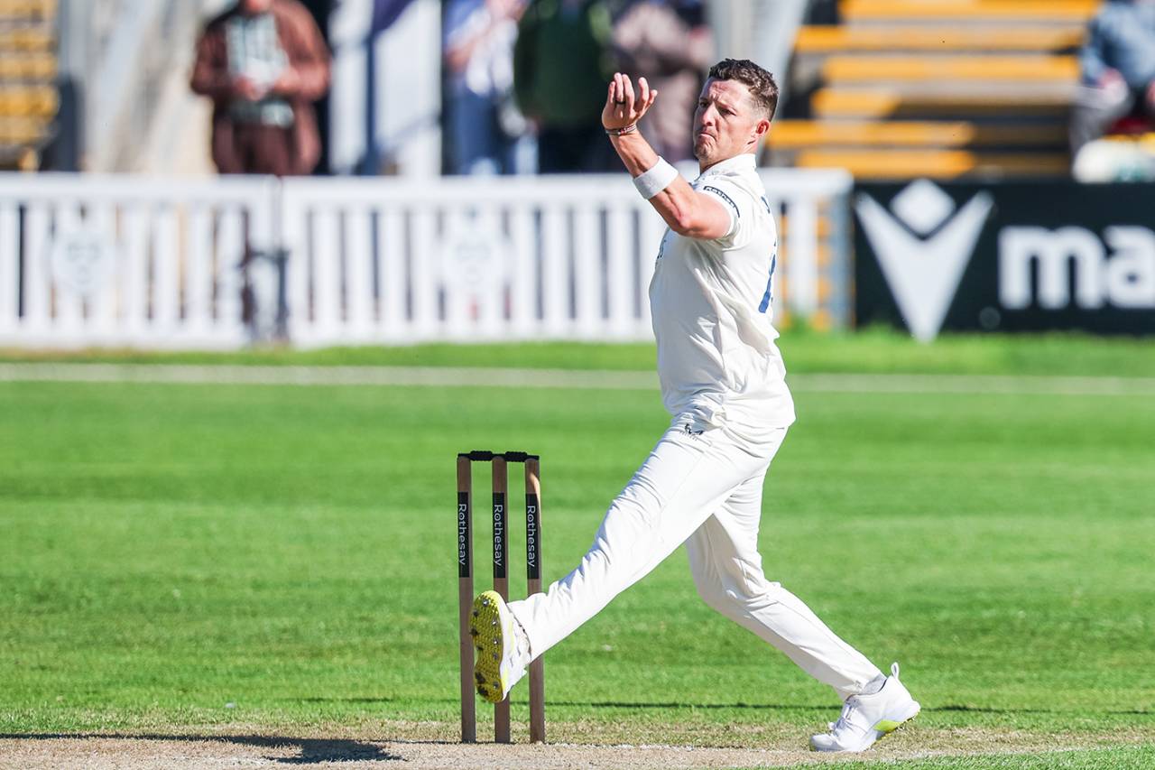 Keith Dudgeon prepares to deliver the ball, Worcestershire vs Kent, County Championship, Division Two, New Road, April 24, 2026