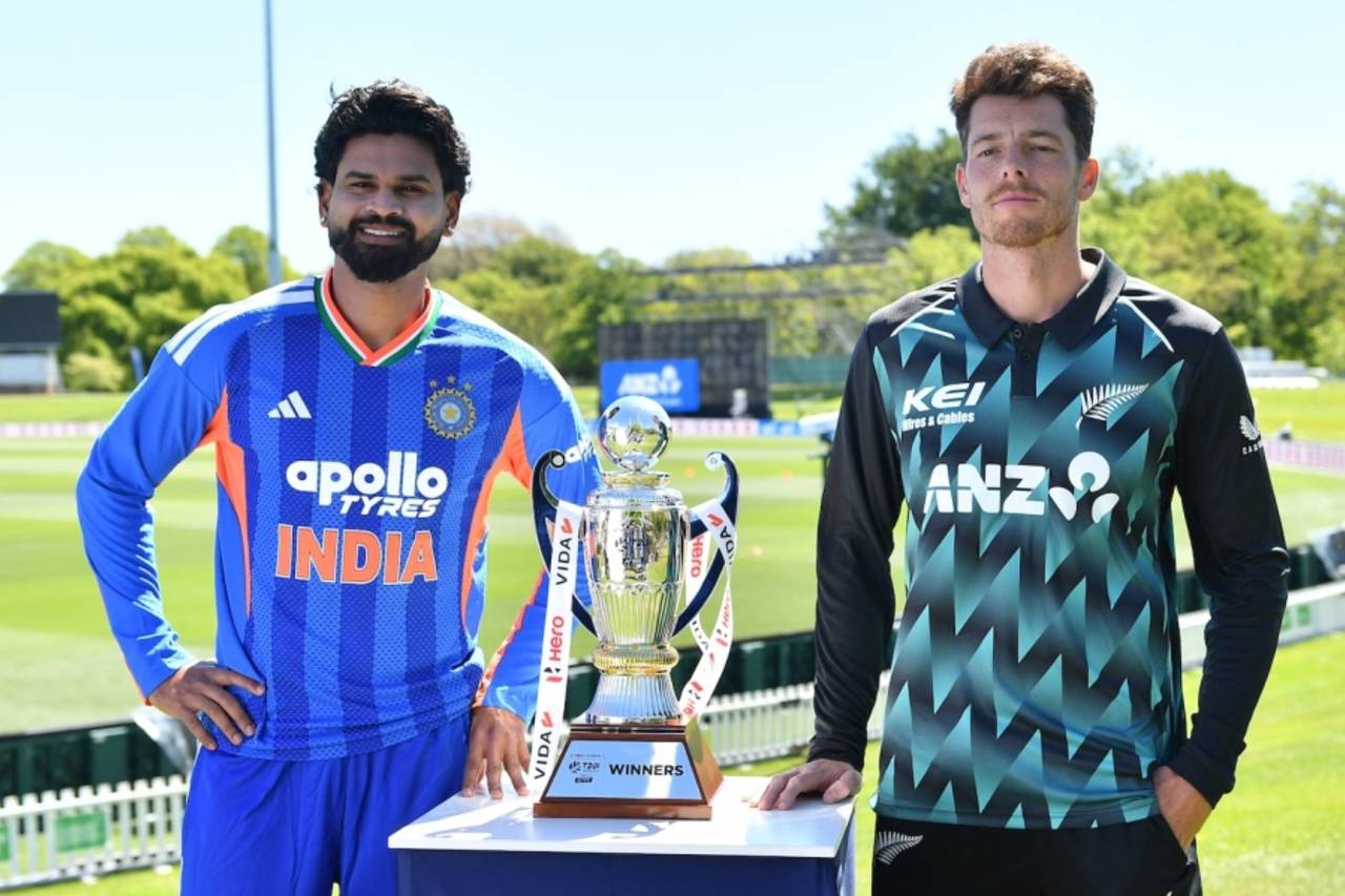 Shreyas Iyer and Mitchell Santner pose with the series trophy, Christchurch, October 21, 2026