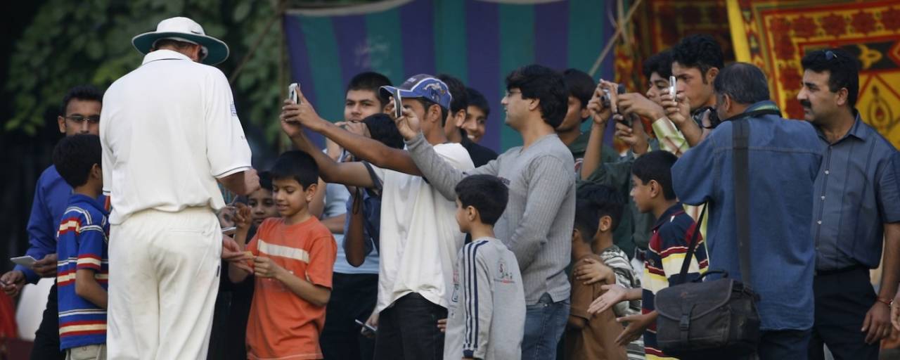 Steve Harmison signs autographs for local cricket fans at Bagh-e-Jinnah Park, Lahore, November 7, 2005