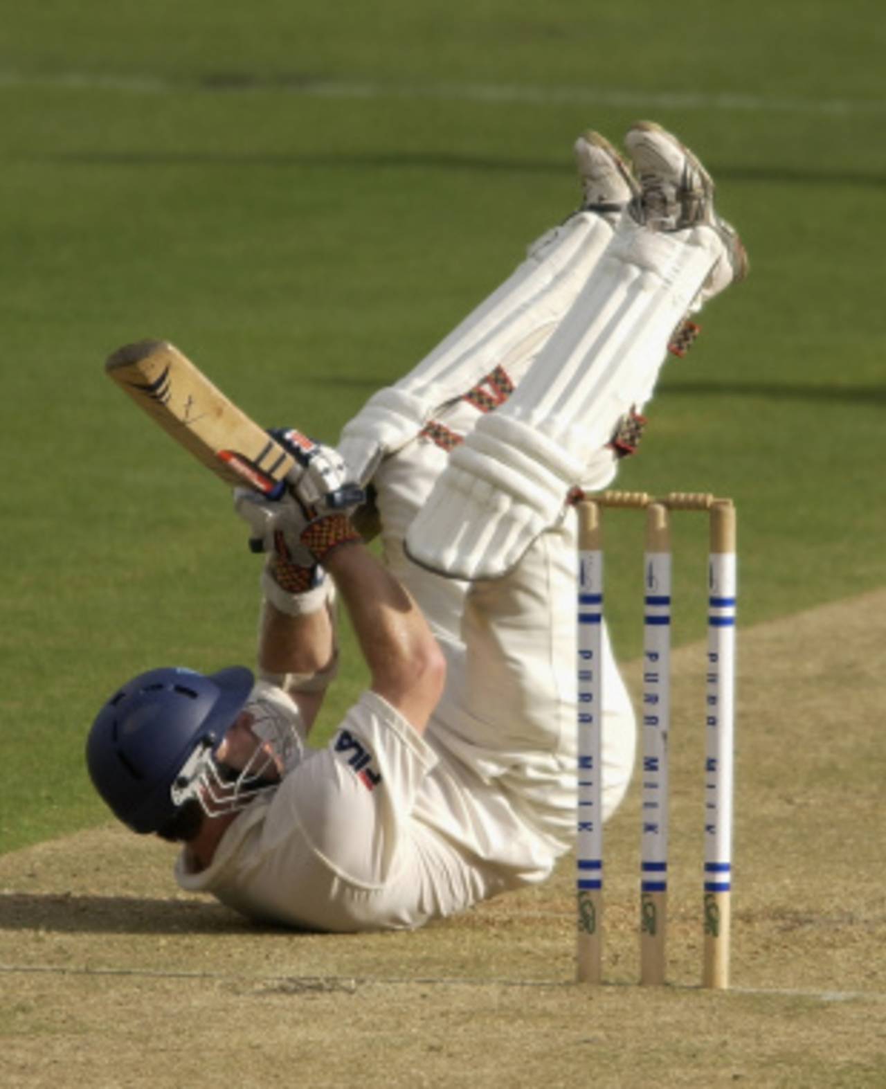 Michael Slater falls to the ground, Queensland v New South Wales, Pura Cup final, March 14, 2003