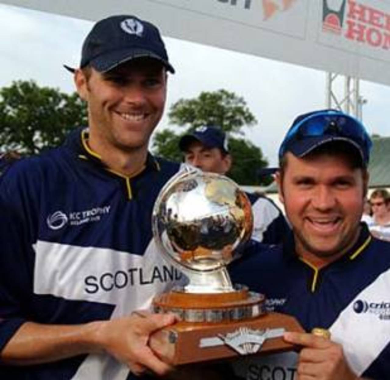 Scotland captain Craig Wright and Man-of-the-Match Ryan Watson with the ICC Trophy, Dublin, July 13, 2005