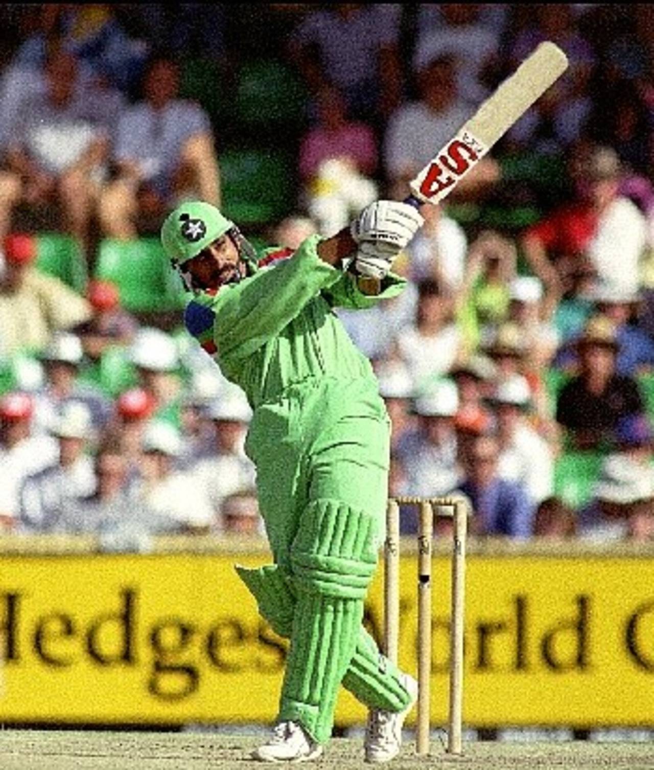 Rameez Raja takes on the English bowlers, World Cup 1992