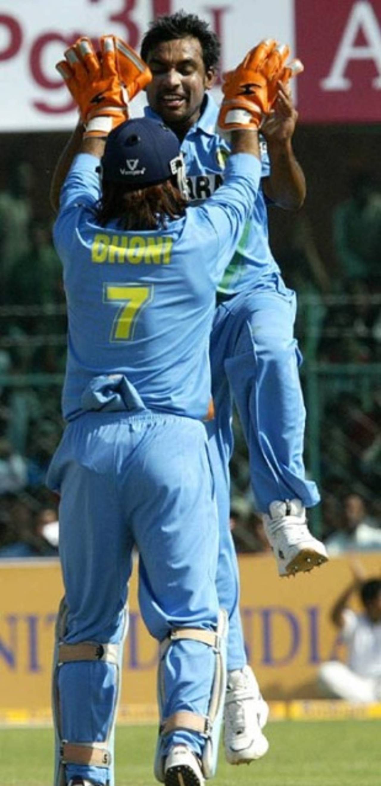 Jai Prakash Yadav and Mahendra Singh Dhoni celebrate the dismissal of Marvan Atapattu, India v Sri Lanka, 3rd ODI, Jaipur, October 31, 2005