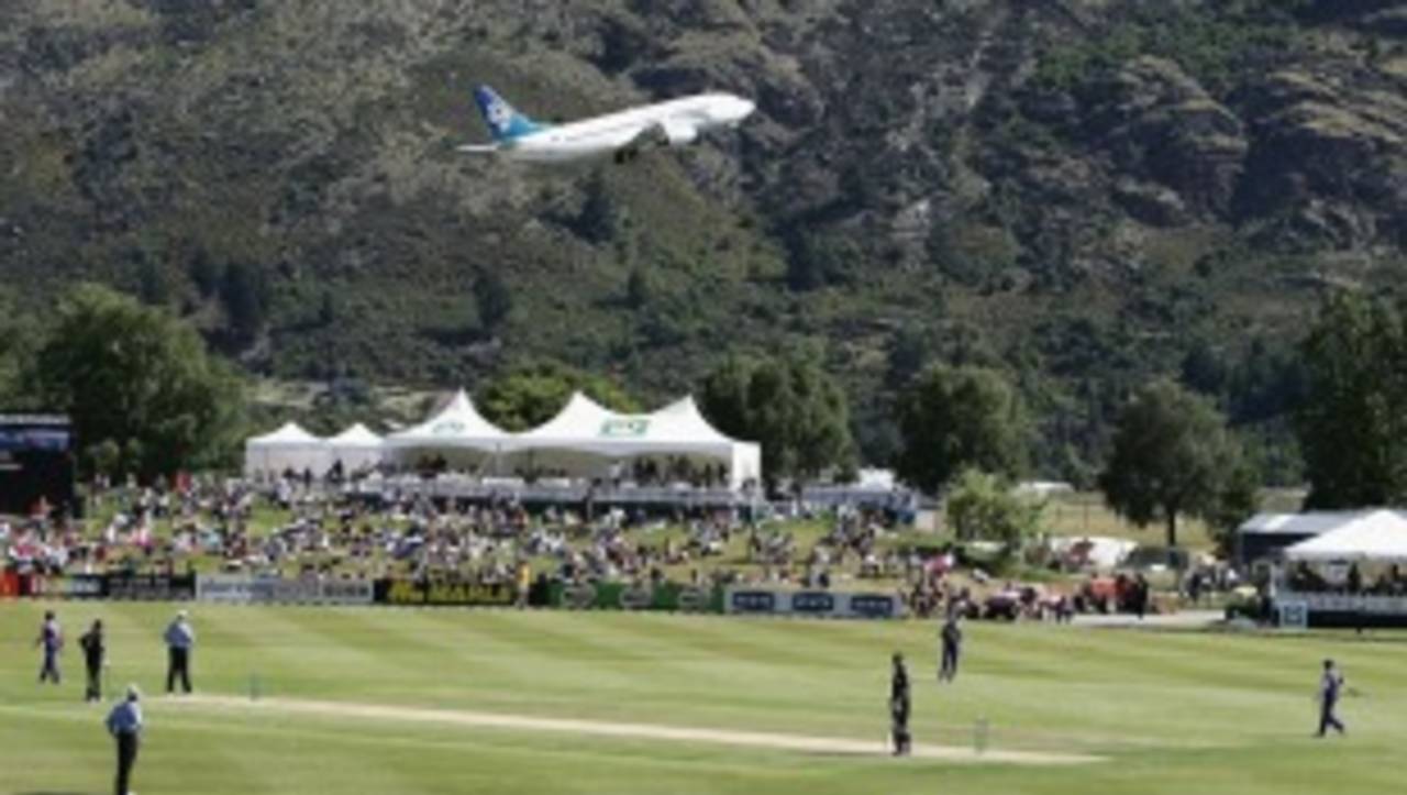 A plane adds to the picturesque settings at Queenstown, New Zealand v Sri Lanka, 1st ODI, Queenstown, December 31, 2005