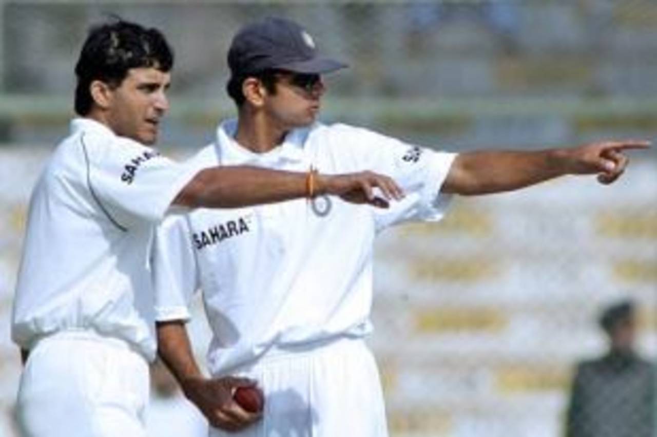 Rahul Dravid and Sourav Ganguly discuss the field to be set , Pakistan v India, 3rd Test, 3rd day, Karachi, January 31 2006 
