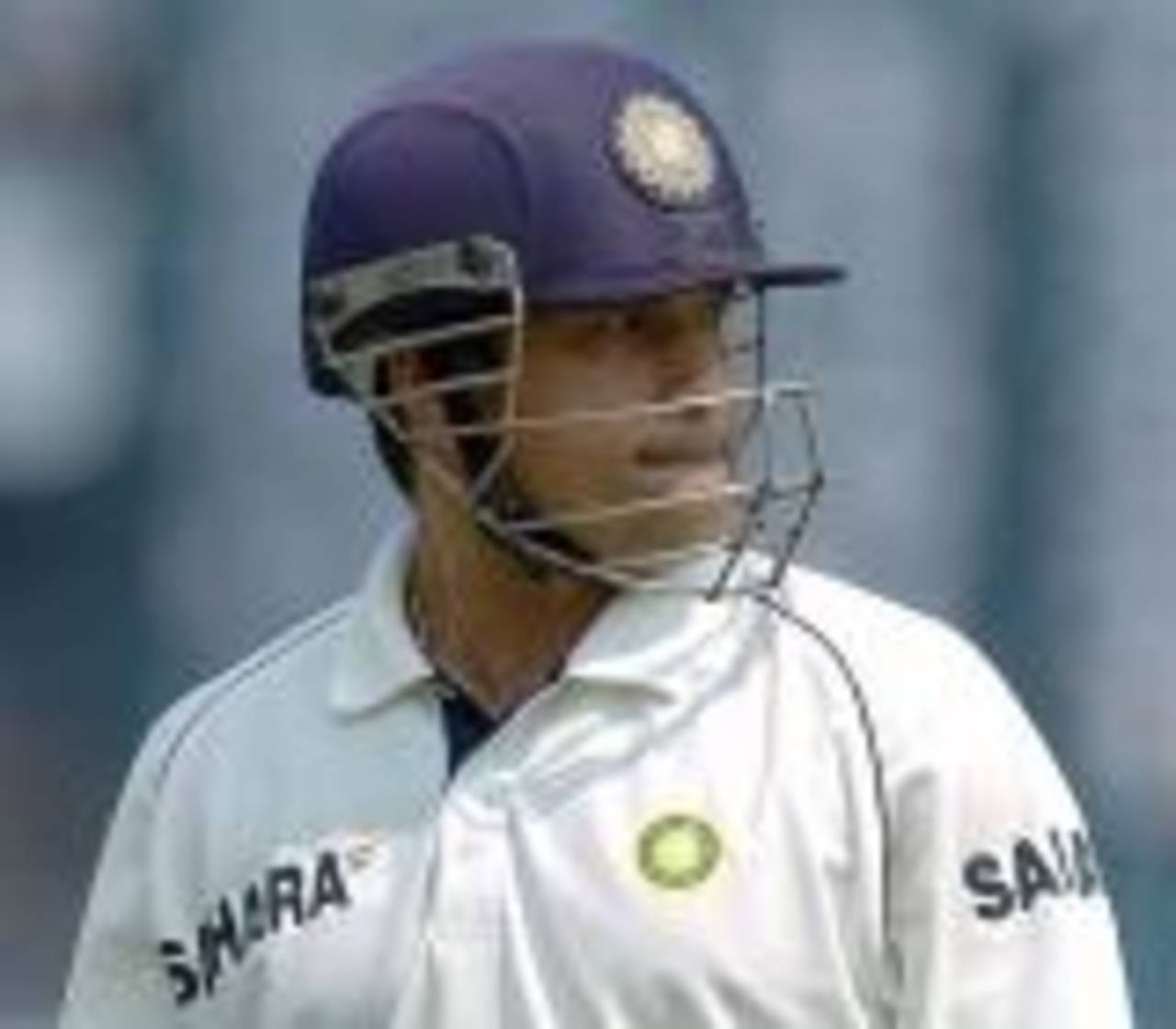 Sachin Tendulkar looks back while walking back to the pavilion, India v England, 1st Test, Nagpur, 3rd day, March 3 2006