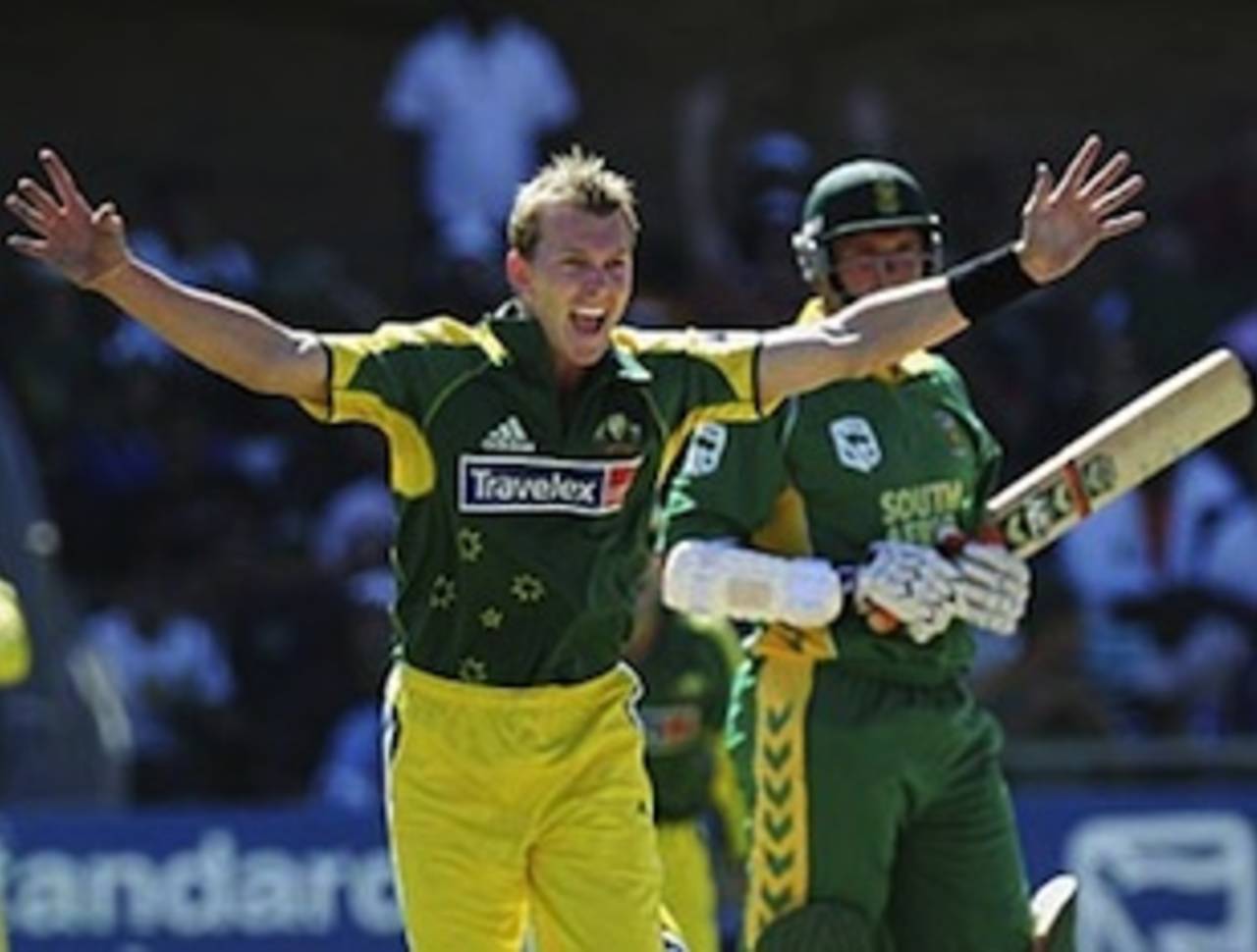 Brett Lee appeals and Graeme Smith is out caught behind, South Africa v Australia, 3rd ODI, Port Elizabeth, March 5, 2006