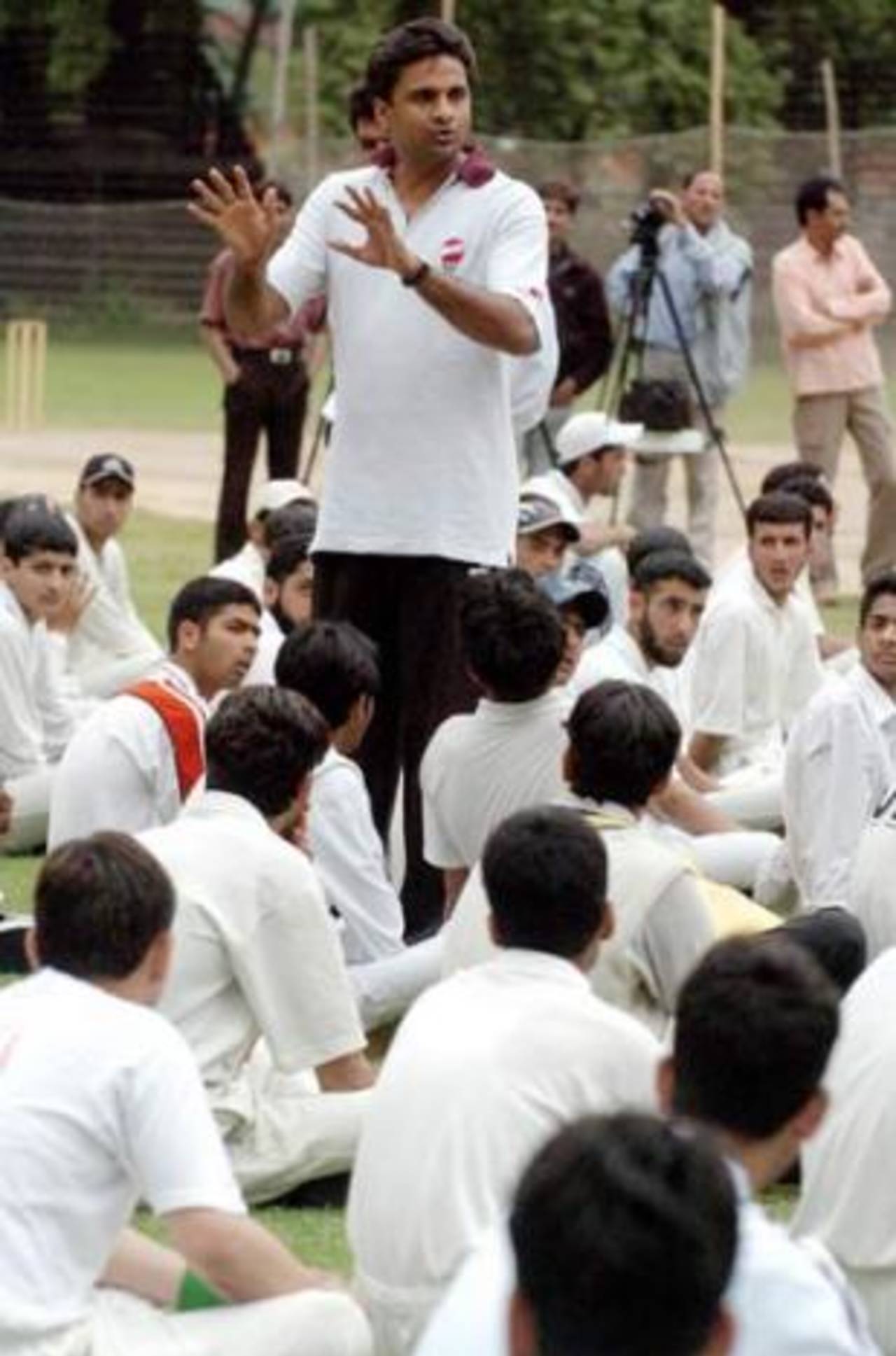 Javagal Srinath chats to boys prior to their selection for the MRF Pace Foundation, Srinagar,  May 2, 2006