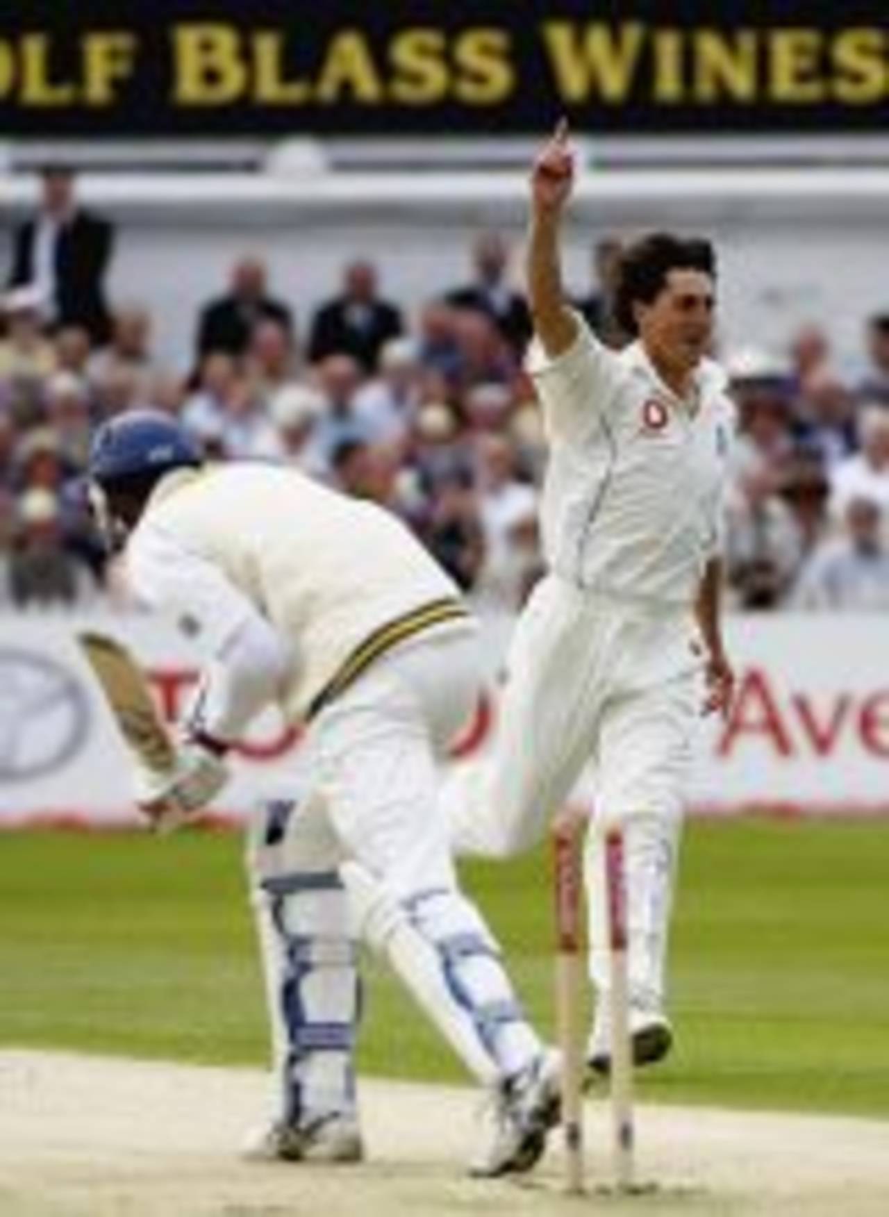 Michael Vandort is bowled by Jon Lewis, England v Sri Lanka, 3rd Test, Trent Bridge, June 2, 2006
