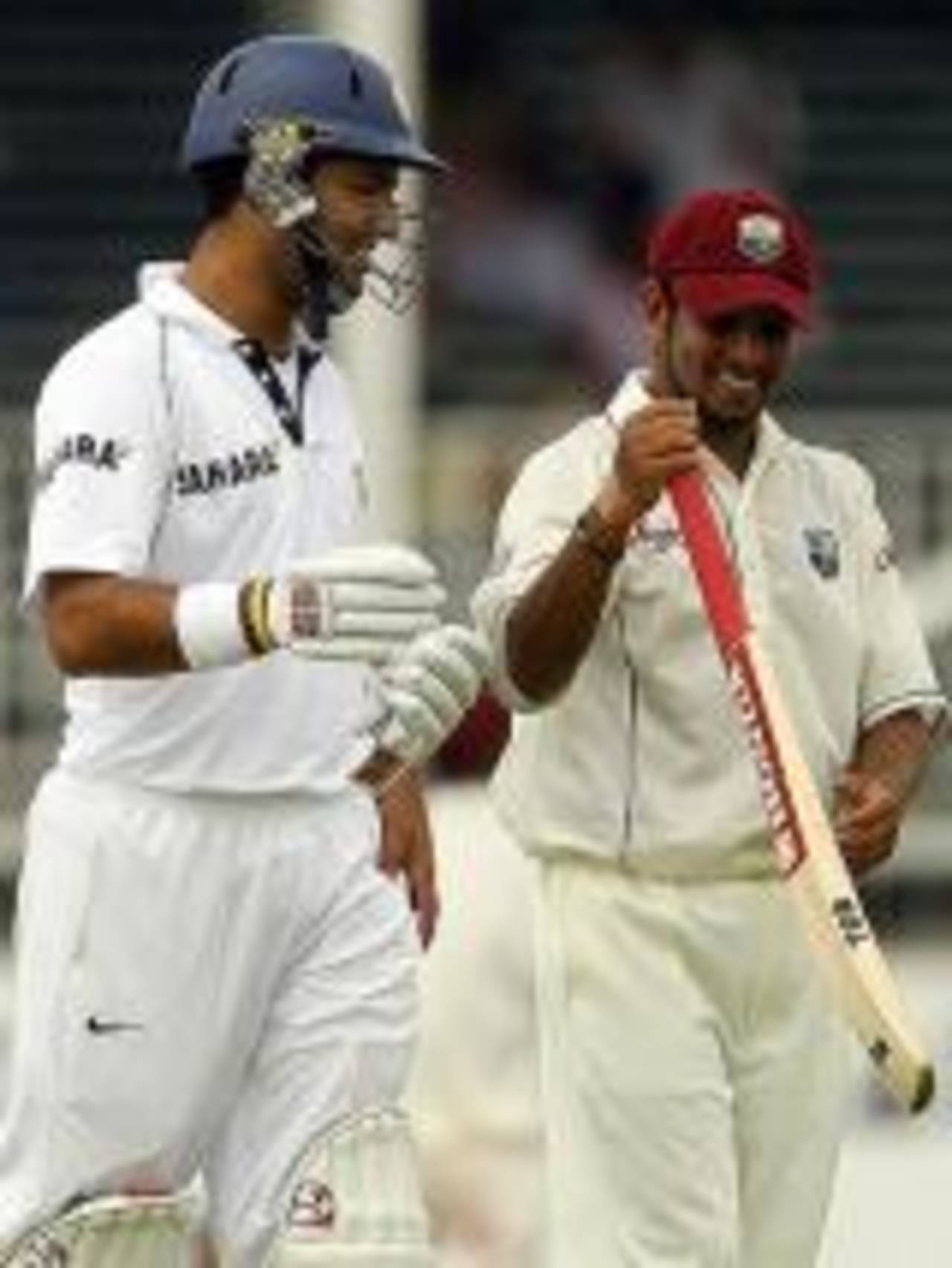 Ramnaresh Sarwan examines Yuvraj Singh's bat, West Indies v India, 1st Test, Antigua, 4th day, June 5, 2006