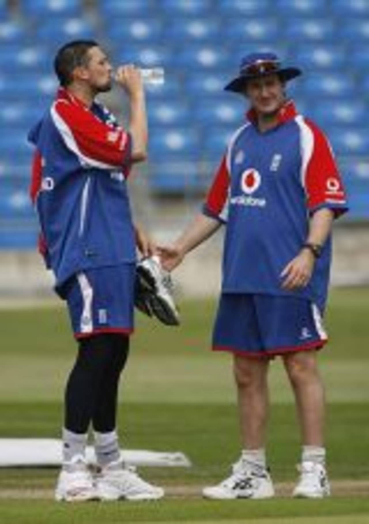 Kevin Shine offers advice to Steve Harmison ahead of tomorrow's final one-dayer at Headingley, June 30, 2006