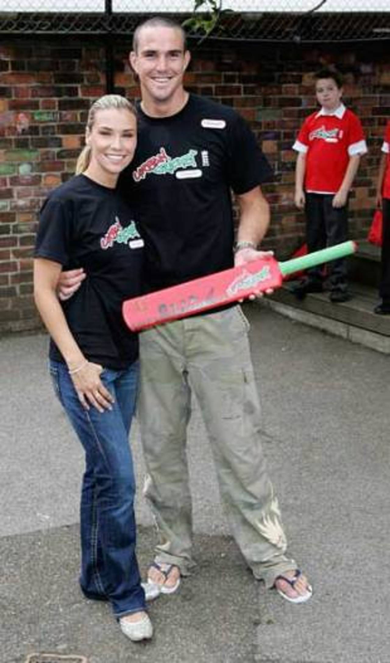 Jessica Taylor and Kevin Pietersen at the launch of Howzart, London, July 10, 2006