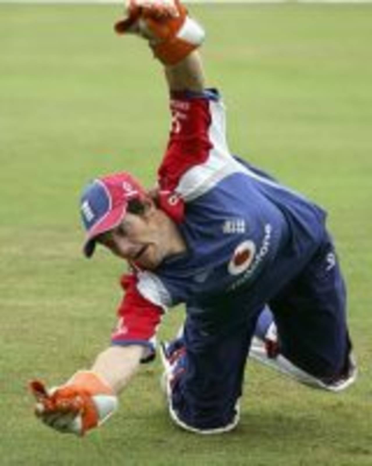 Chris Read dives for the assembled photographers, Headingley, August 2, 2006