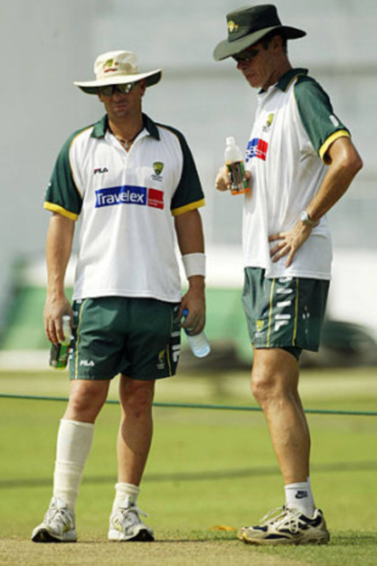 Shane Warne and John Buchanan chat, Colombo, March 22, 2004