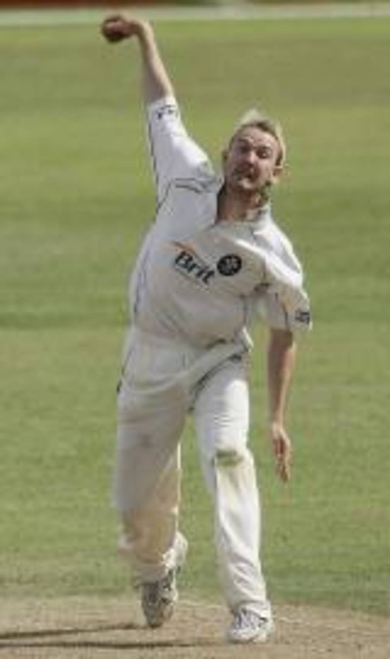 Chris Schofield turns his arm over for Surrey, Gloucestershire v Surrey, September 7, 2006