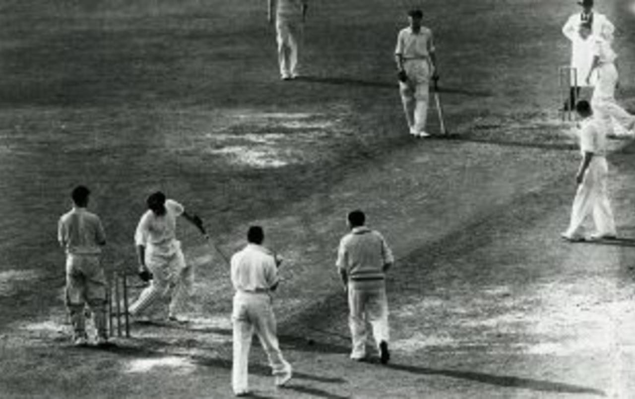 What would Don Bradman have done after his first-innings duck at The Oval had he known how many runs he needed to get an average of 100?&nbsp;&nbsp;&bull;&nbsp;&nbsp;Getty Images