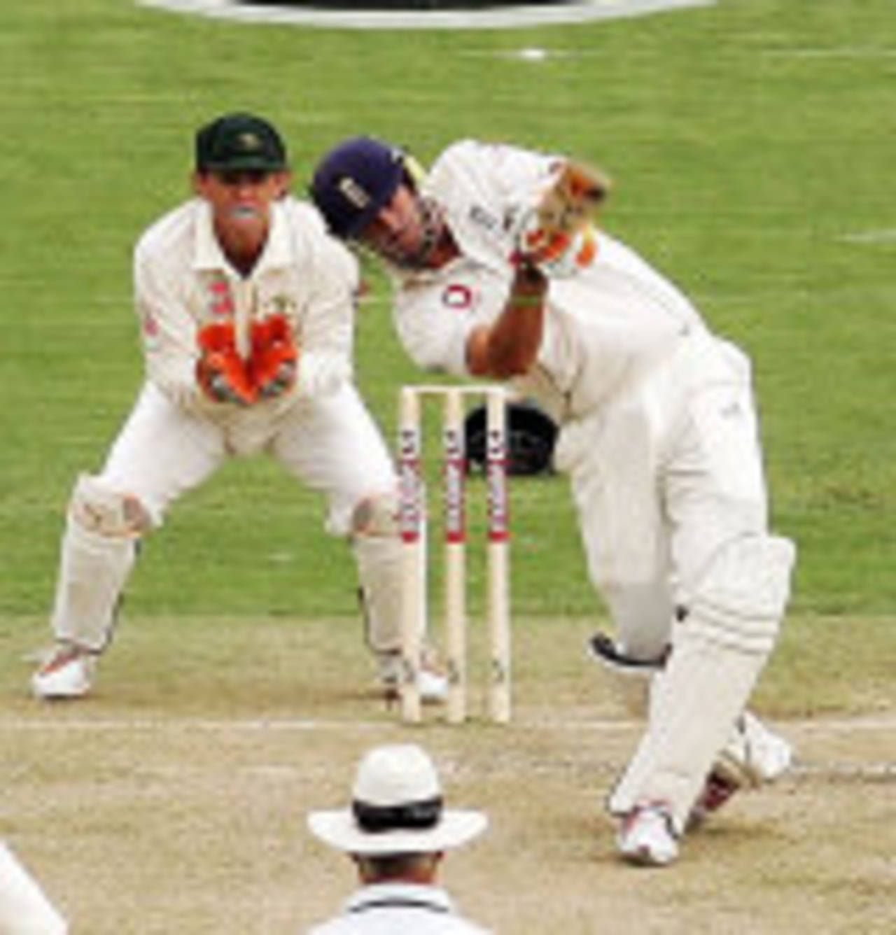 Kevin Pietersen lofts Shane Warne over the top, Australia v England, 2nd Test, Adelaide, December 1, 2006